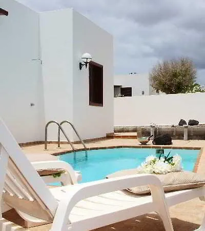 Villas Los Claveles Апартаменты *